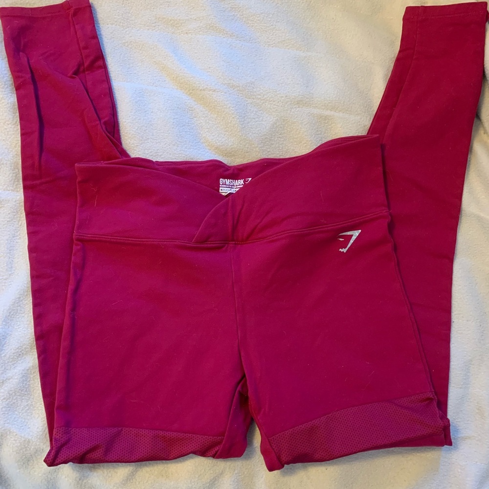 Large Beet Nikki Blackketter leggings